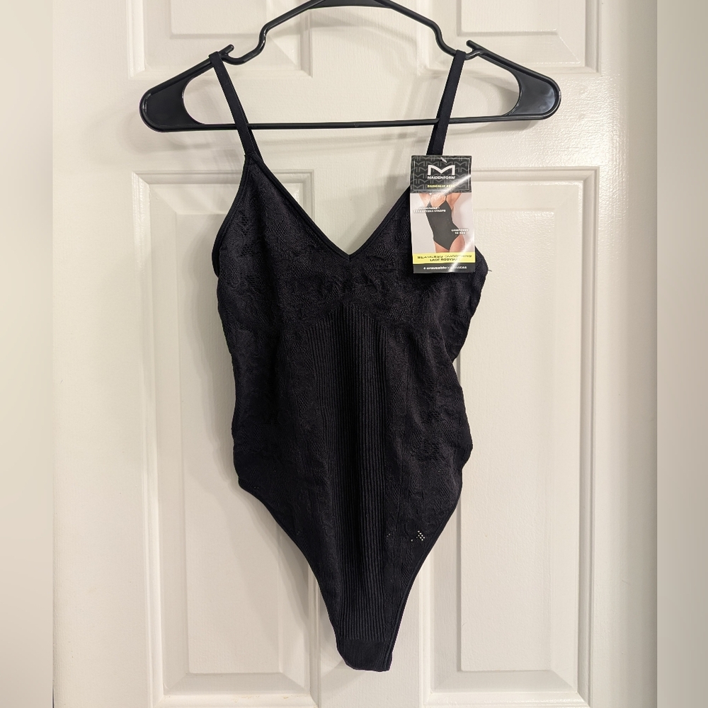 Maidenform Basically Sexy Seamless Smoothing Lace Bodysuit Size Medium